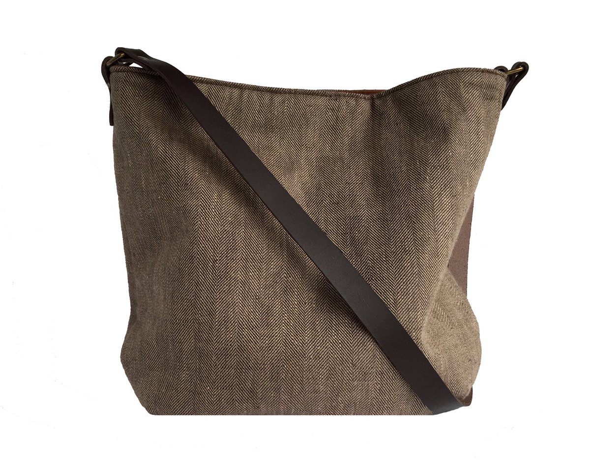 cottonsox9's tweet photo. Who of you love a soft slouchy, hobo style bag? This bag has it all and has a fab Irish Linen exterior with a medium weight canvas on the inside. Just listed on my Etsy account at https://t.co/TV2tRF8Sfs #hobobag #bagaddict #slouchybag #baglady https://t.co/NHUYZ39PO2