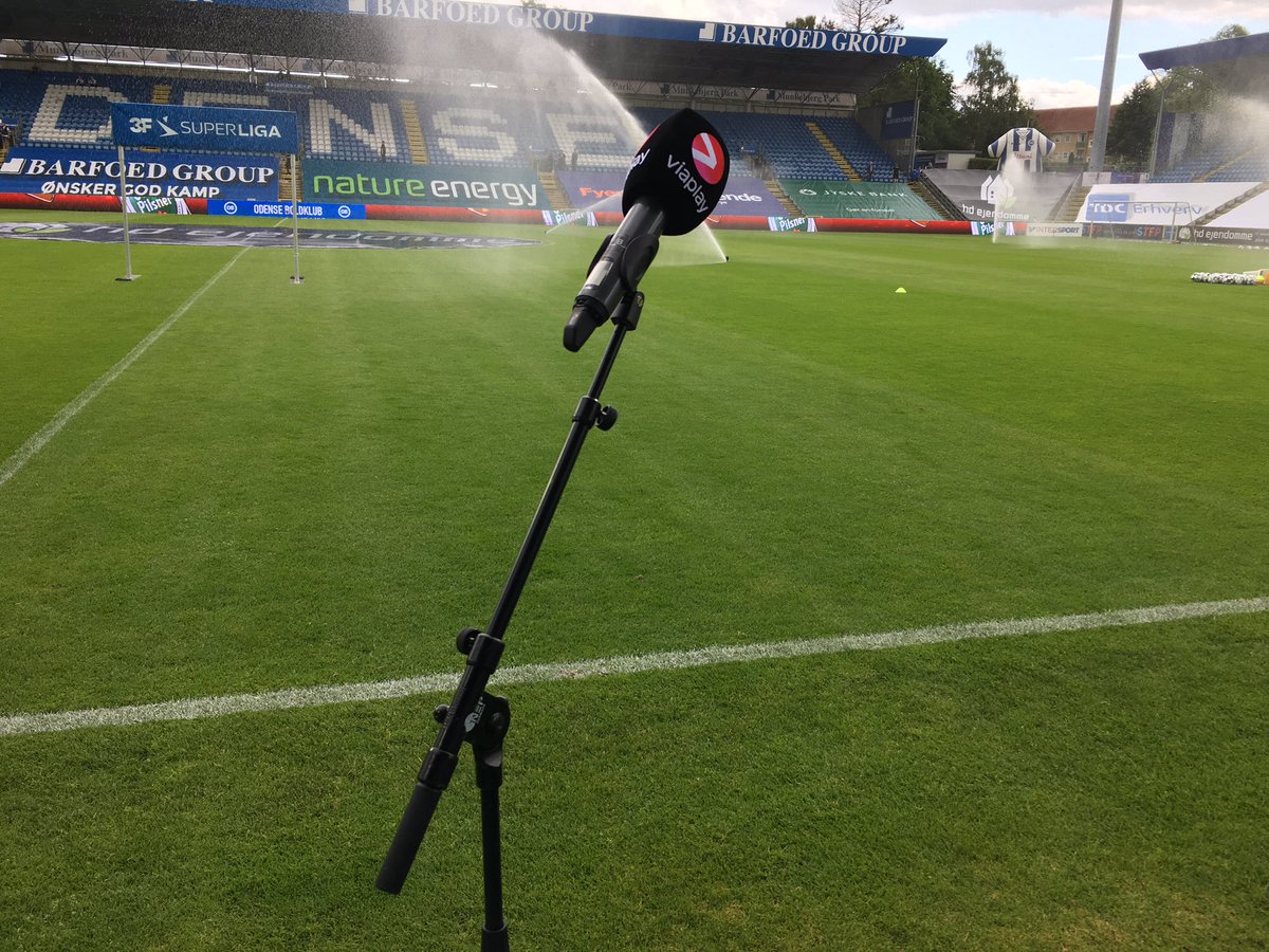 StraubeDaniel's tweet photo. Fra 18:15 er vi klar på TV3 Sport. OB byder Lyngby op til dans - og der er en talentfuld ung gut i fokus i optakten. Se med🤘🏼⚽️ https://t.co/Dd51wLW5Rc
