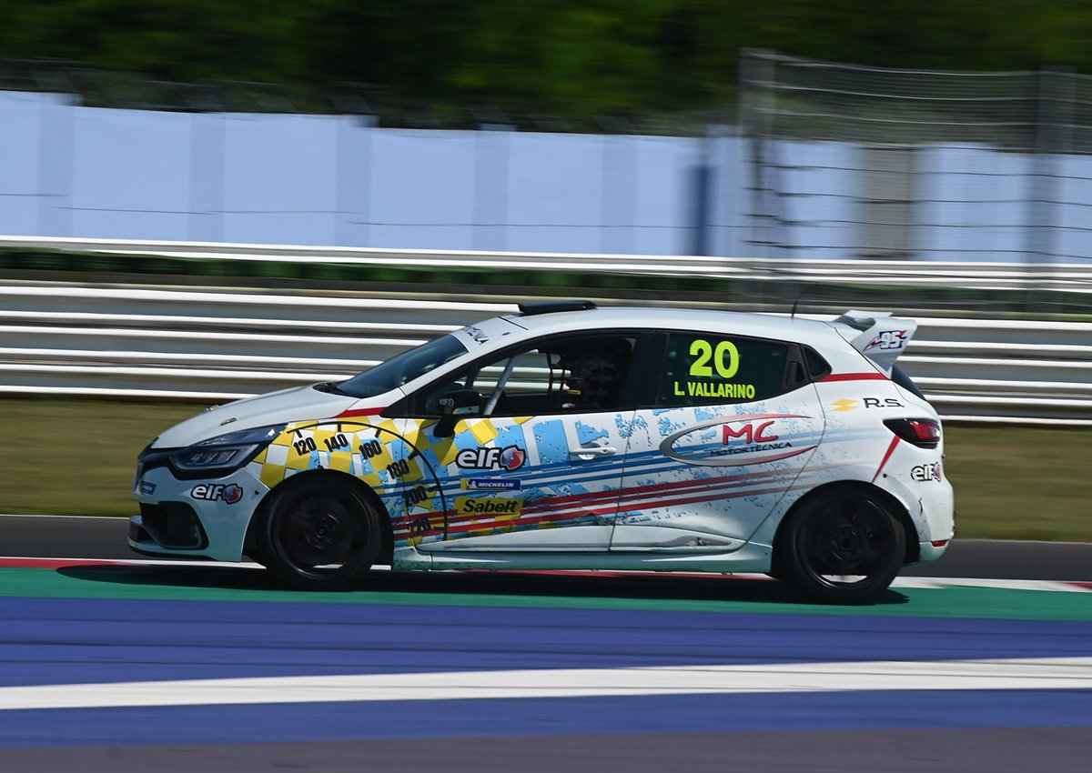 MC Motortecnica riconferma Lorenzo Vallarino e torna in pista a #Misano per una giornata di test schierando anche altre due vetture per Andrea Chierichetti e Gianalberto Coldani. #Renault #RenaultItalia #RenaultSport #ClioCupItalia. renaultsportitalia.it/art/news_20200…