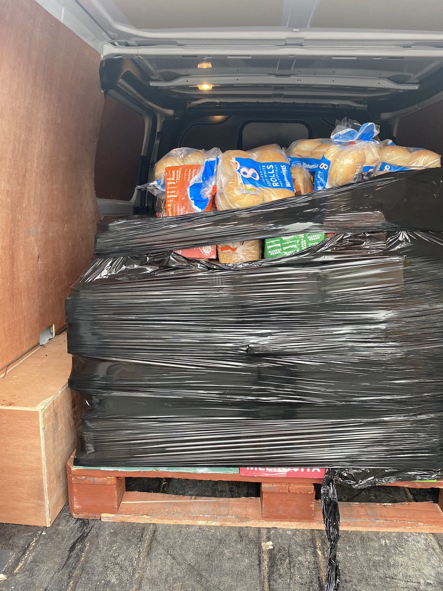 SusanJDurant's tweet photo. Thank you to @CostainGroup for helping us out today collecting our @FareShareYorks  form our food parcels 👏🏻👏🏻@MyDoncaster @Ed_Miliband @MayorRos @Joe_Blackham https://t.co/N5guiFIgAM