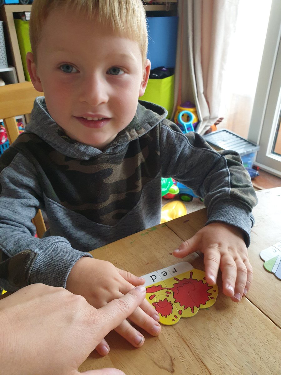 gem_davies88's tweet photo. Owain practising his phonics with a puzzle 😀 @YsgolTrimsaran https://t.co/U1mSWzhEX1