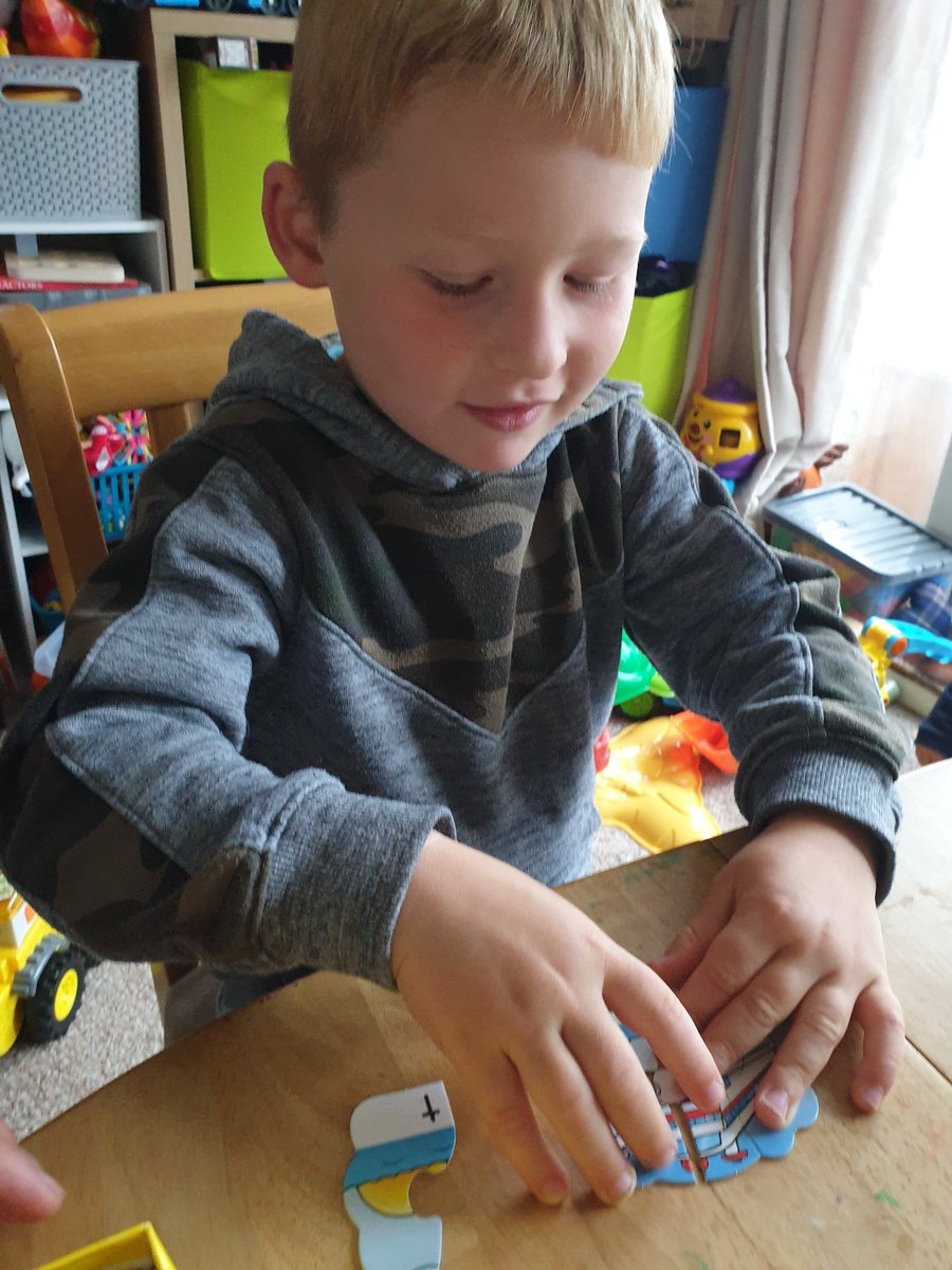 gem_davies88's tweet photo. Owain practising his phonics with a puzzle 😀 @YsgolTrimsaran https://t.co/U1mSWzhEX1