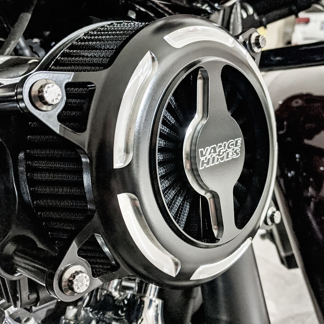 vanceandhines's tweet photo. Check out the all new VO2 Blade and VO2 X in Chrome and Contrast Cut Black, because #moreairmorepower

#vanceandhines #vhpower #vo2blade #contrastcut https://t.co/p6x6dMyRqA
