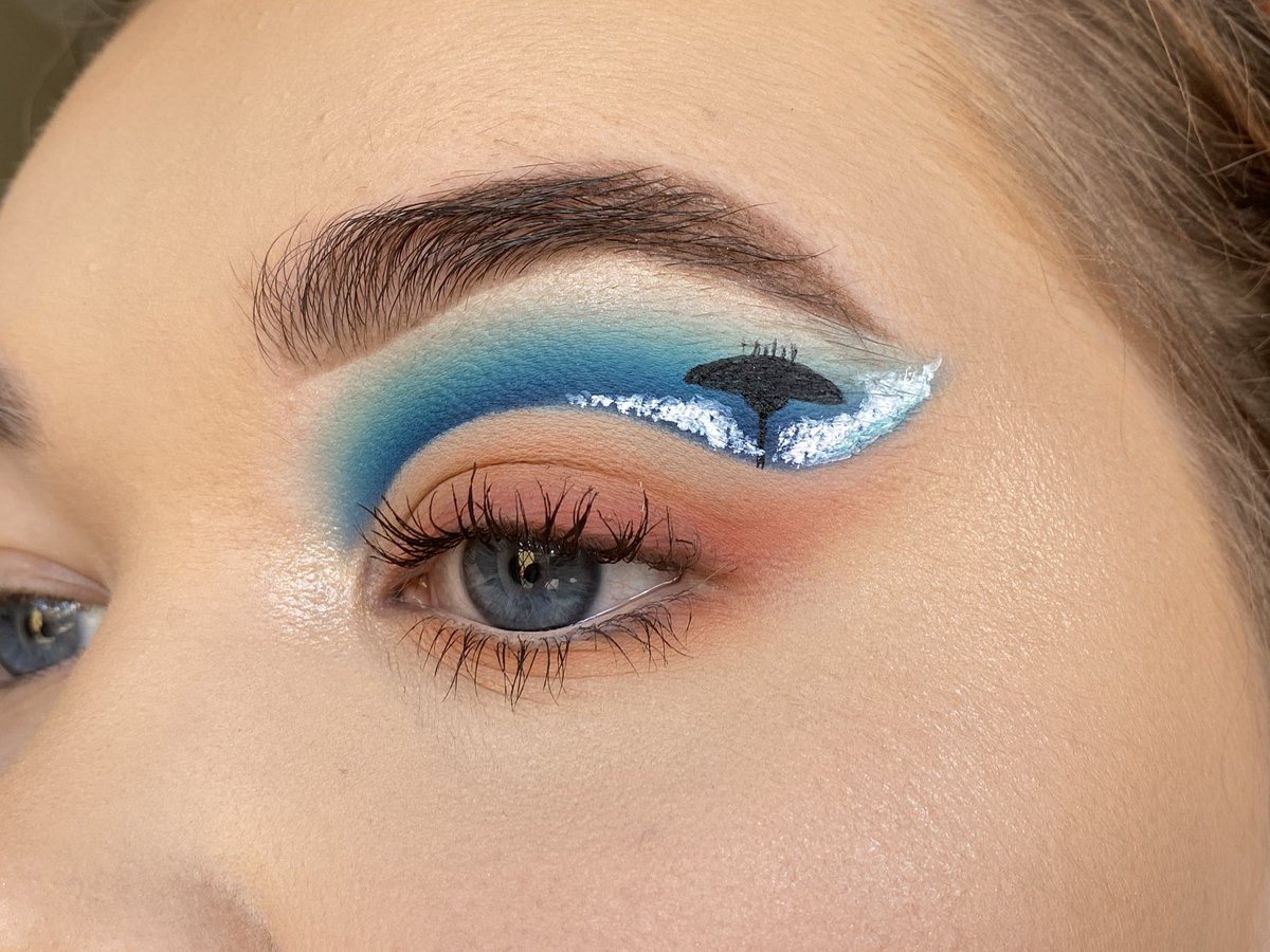 okay SO I do a lot of eye make up looks in my spare time and REALLY wanted to do looks based on planets in the  #StarWars universe!! so I present to you... BESPIN, CLOUD CITY 
