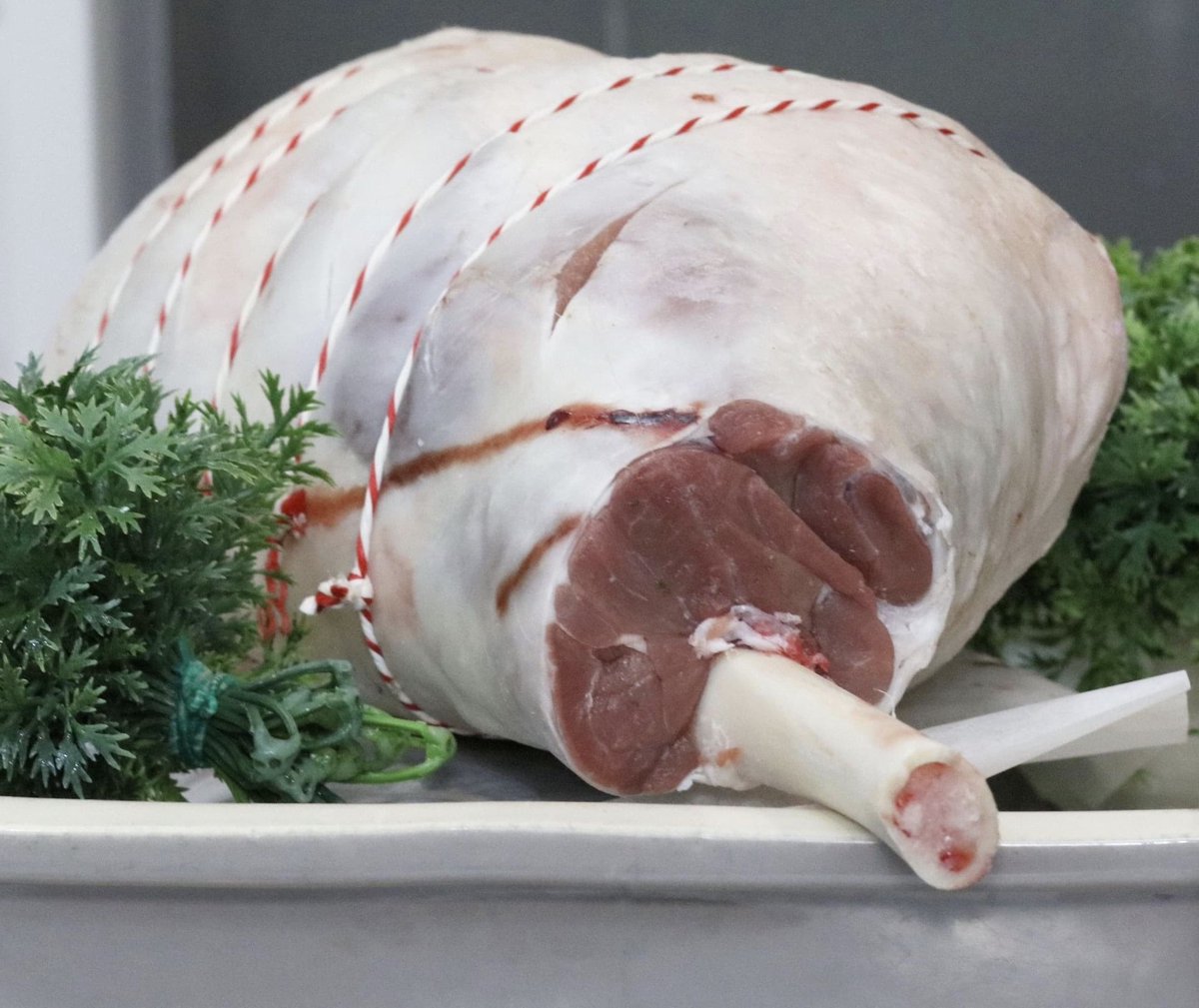 Porterfords's tweet image. 🚨 SPECIAL OFFER ALERT 🚨 
For this week only we are offering a whole leg of lamb for just £30! Offer valid for any orders placed for delivery this week!
Whilst stocks last.
Order now via: porterfordbutchers.co.uk
#meatlover #sundayroast #sundaydinner #lamb