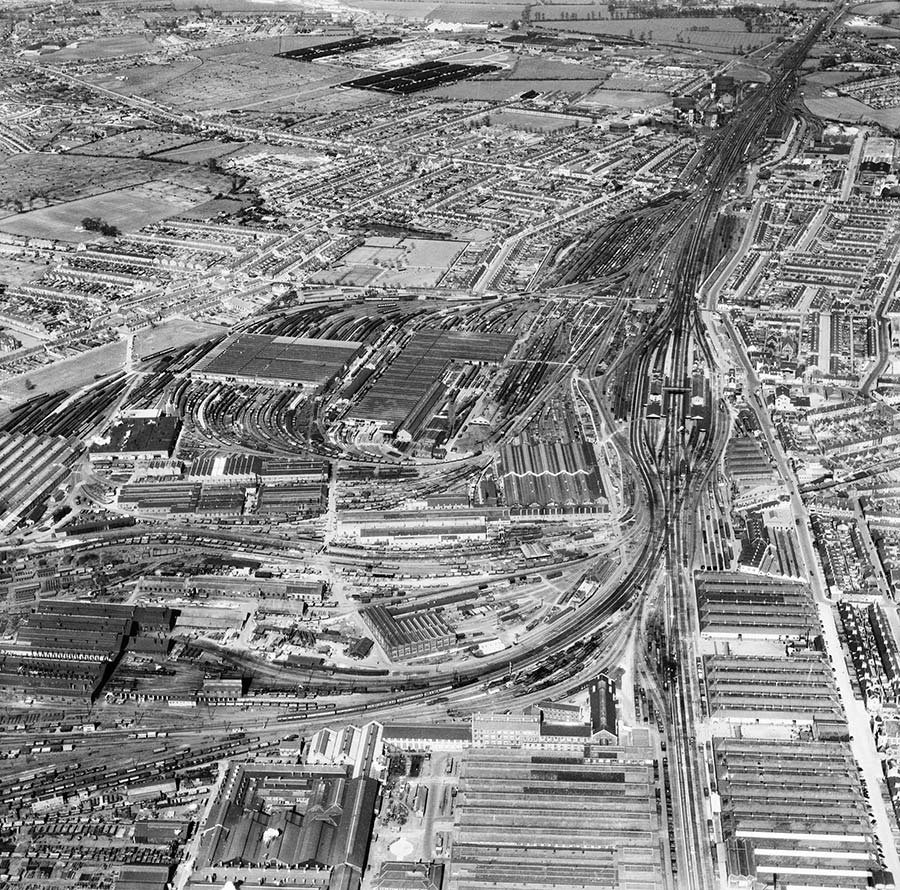 MrTimDunn's tweet photo. Swindon New Town: The Town The Great Western Railway Built! The GWR constructed it for staff of its vast railway works. See these wonderful buildings - a full-size model village - on the FINAL episode of The Architecture The Railways Built, Tues 30th June @YesterdayTweets TV 8pm! https://t.co/xSpBXWsL08