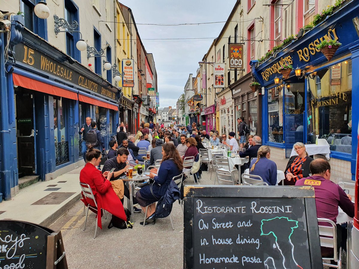 goodemotions69's tweet photo. @cork_daily @GardenCityShane @PhotosCork @PictureIreland Had to go in and have a look. Absolutely class, festival atmosphere and you could feel people  coming doing like me to have a look. It should be everywhere, let every counsellor see this success. I couldn't stay but I'd have murdered the creamy stouts coming out of @ClancysCork https://t.co/Xif7lwHyxH