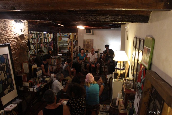 La Templanza reabre. 

La librería La Templanza fue un oasis, un espacio sociocultural situado en el castillo de Peñíscola entre 2011 y 2019. Se ha anunciado la reapertura para finales de este verano y puedes colaborar y difundir. Yo ya lo he hecho.

goteo.org/project/la-tem…