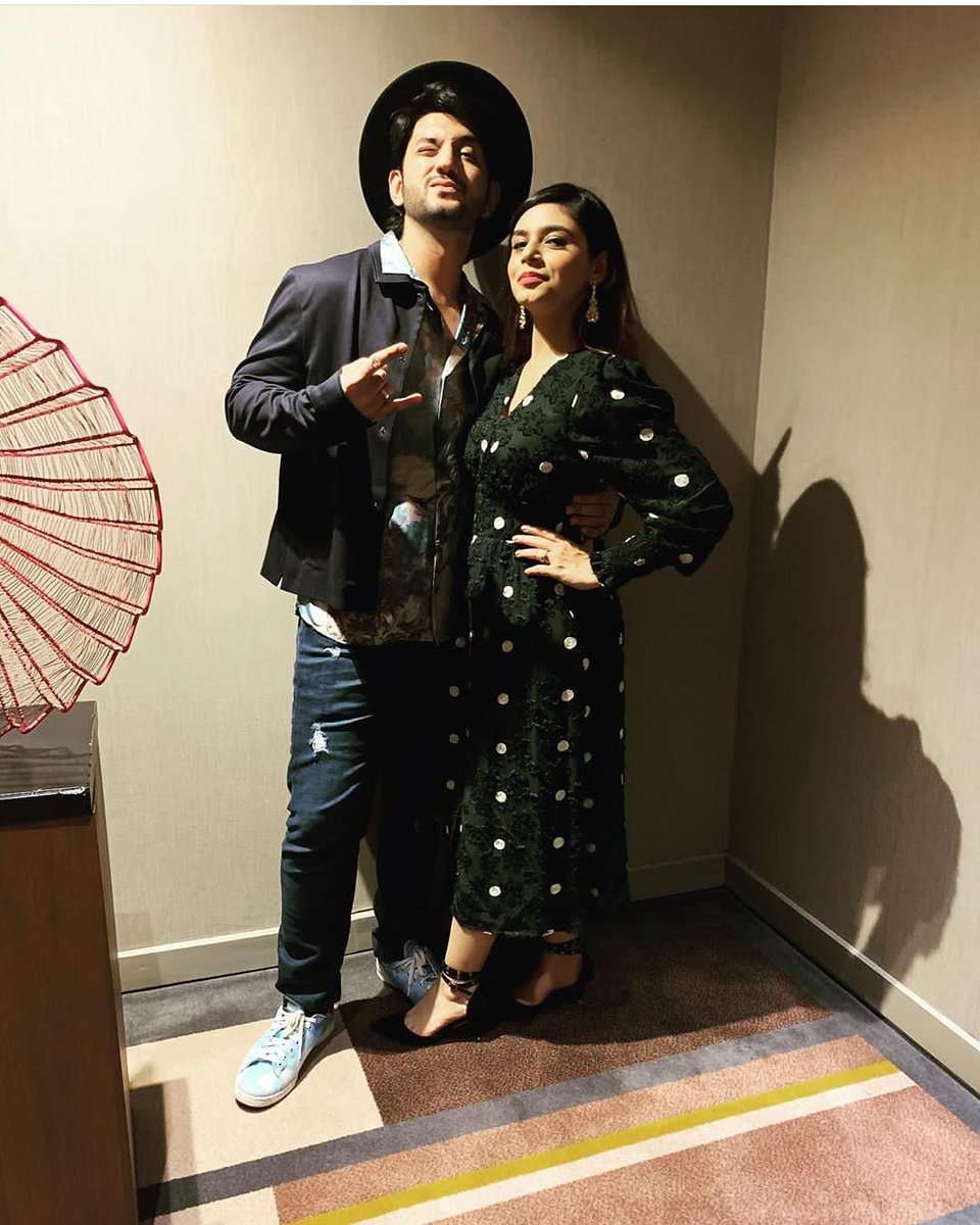 TheWorldOfKunal's tweet photo. Rocking couple 💕
@KUNAL_JAISINGH
@sresthb
#Kunaljaisingh #kunal #kunalians #KJS
#bharati #bharatikumar #bharatikjaisingh #bharatijaisingh #bharnal #bharnalians #bharnalforever https://t.co/EQeMDj4LCr