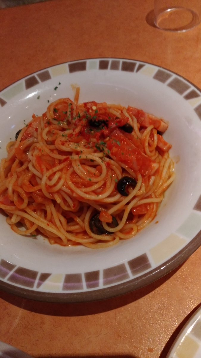 つっちー Tsuchi アラビアータのペンネをスパゲッティの麺にするのは裏メニューとしてあるんだ さっき 知った サイゼリヤ