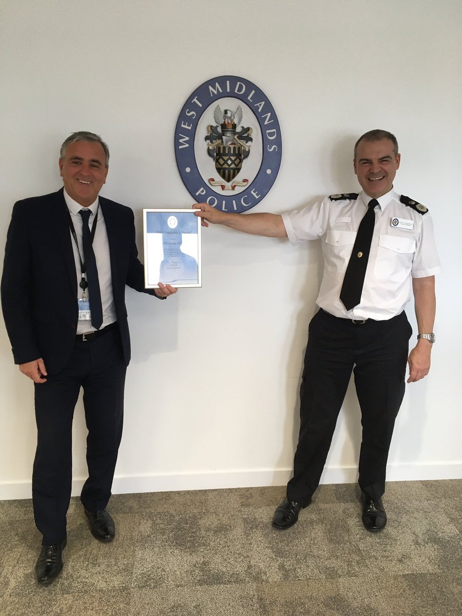 Congratulations to our caplo lead George McDonnell Recognised with a CC Award from @DaveThompsonCC for his dedication to supporting officers going through misconduct processes. <a href="/WMPolice/">West Midlands Police</a> <a href="/westmidspolfed/">WMP Federation</a>