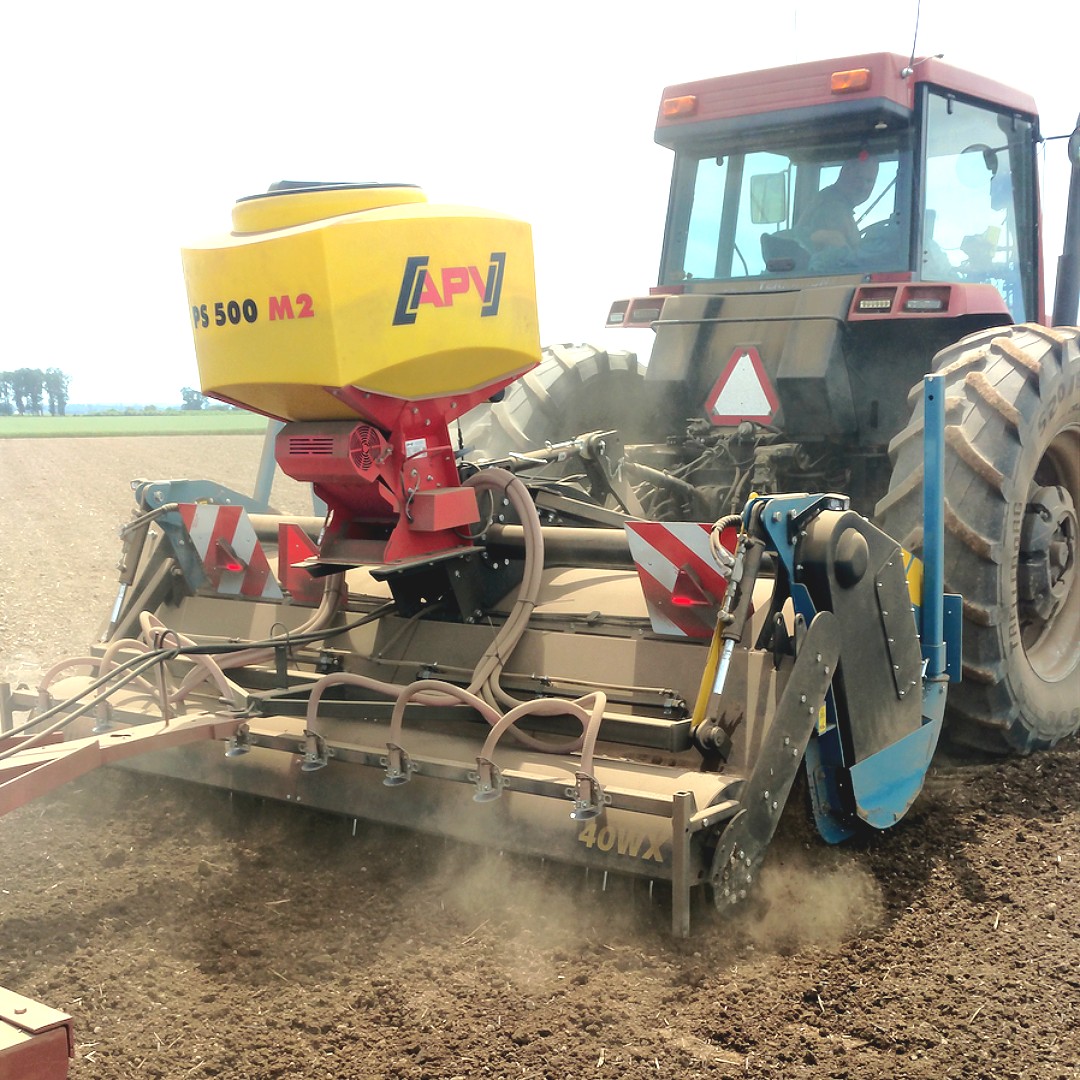 APVAmerica's tweet photo. This Oregon farmer mounted a PS500 M2 Electric Fan seeder to an #Imants 40WX250RH Spader. He is looking forward to using it on his fields next week and incorporating weed killer all in one pass. Thanks Santiam Tractor Supply for sharing.

#weedkilling #agriculture #agribusiness https://t.co/PBI00nSlXR