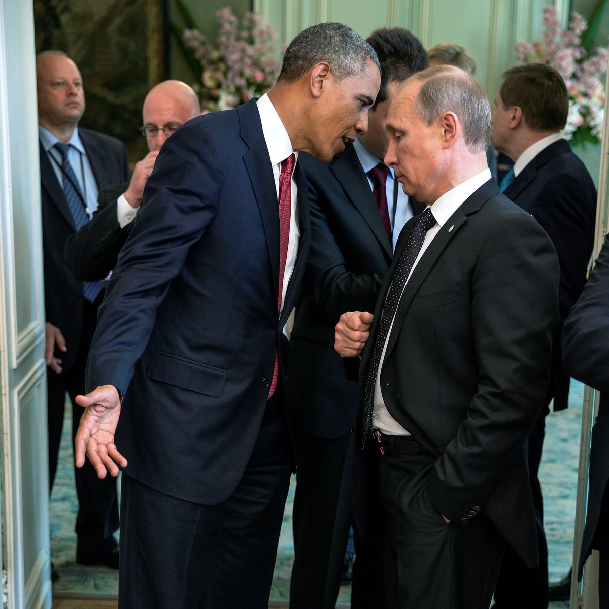 RoguePOTUSStaff's tweet image. That awkward moment when you put a bounty on American troops and a real Commander-in-Chief finds out. Brought to you by @PeteSouza.