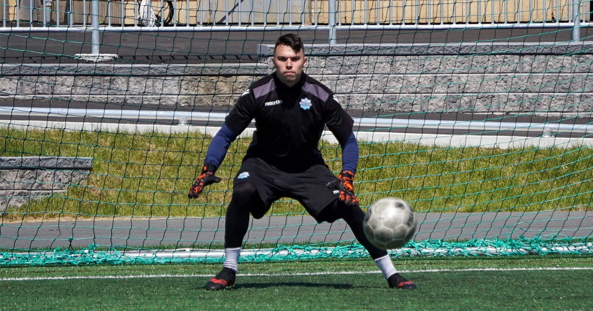 HFXWanderersFC's tweet photo. The Ox is back in the box. 🧤

#COYW #Training https://t.co/AjiV55AjMU