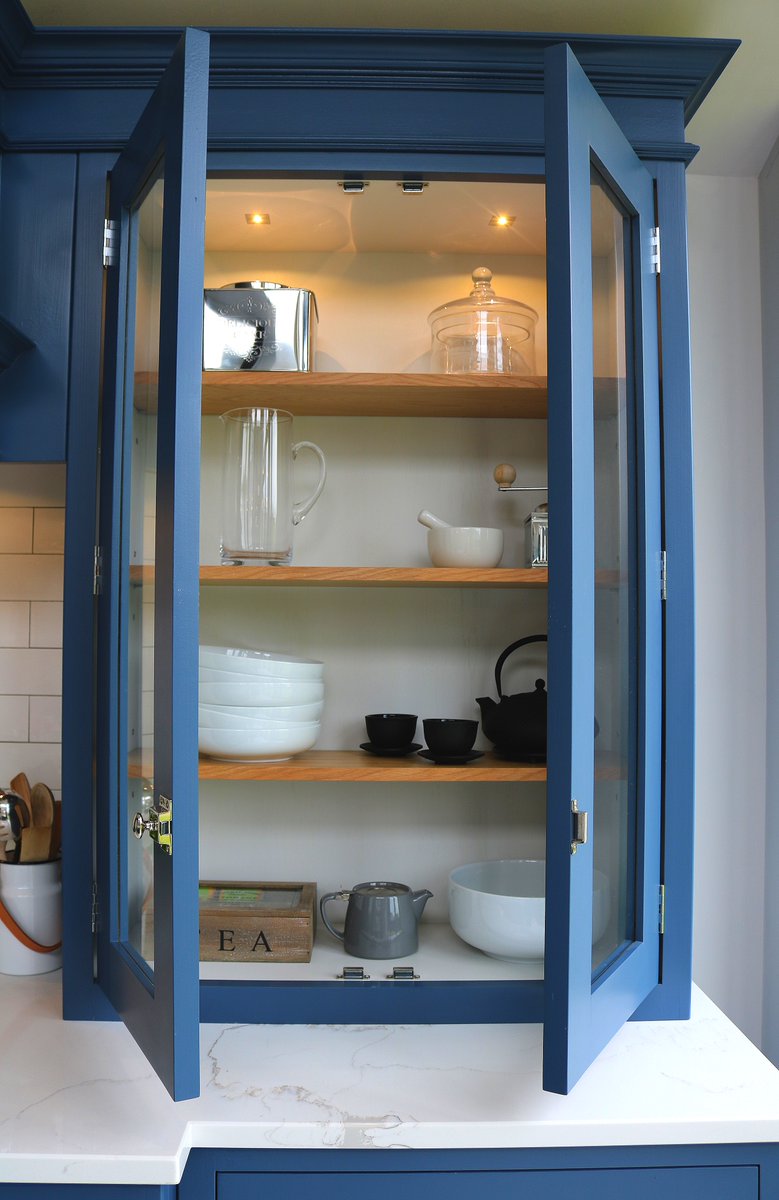 mmfurniture000's tweet photo. Anyone for tea? This is a classy glazed worktop dresser keeping these units elegant and light.✨

#matthewmarsdenkitchen #matthewmarsdenfurniture #design #kitchendesign #kitchen #croftandassinder #interiordesign #kitchensofinsta #farrowandball #bespokekitchen #tea https://t.co/7W8Nmcccgj