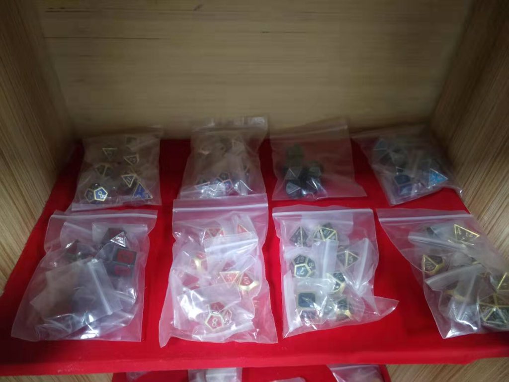 swordofdawndice's tweet photo. Enamel craft on metal dice SwordOfDawnDice dice manufacturer: global supply of metal dice, wholesale metal dice, customized personalized metal dice 
#d20 #friends #love #game #party #campaign #campaign #trump  #videogame #playing #etsy #handmadedice https://t.co/M4J0Dapy1Q https://t.co/t7wUhdCnnQ