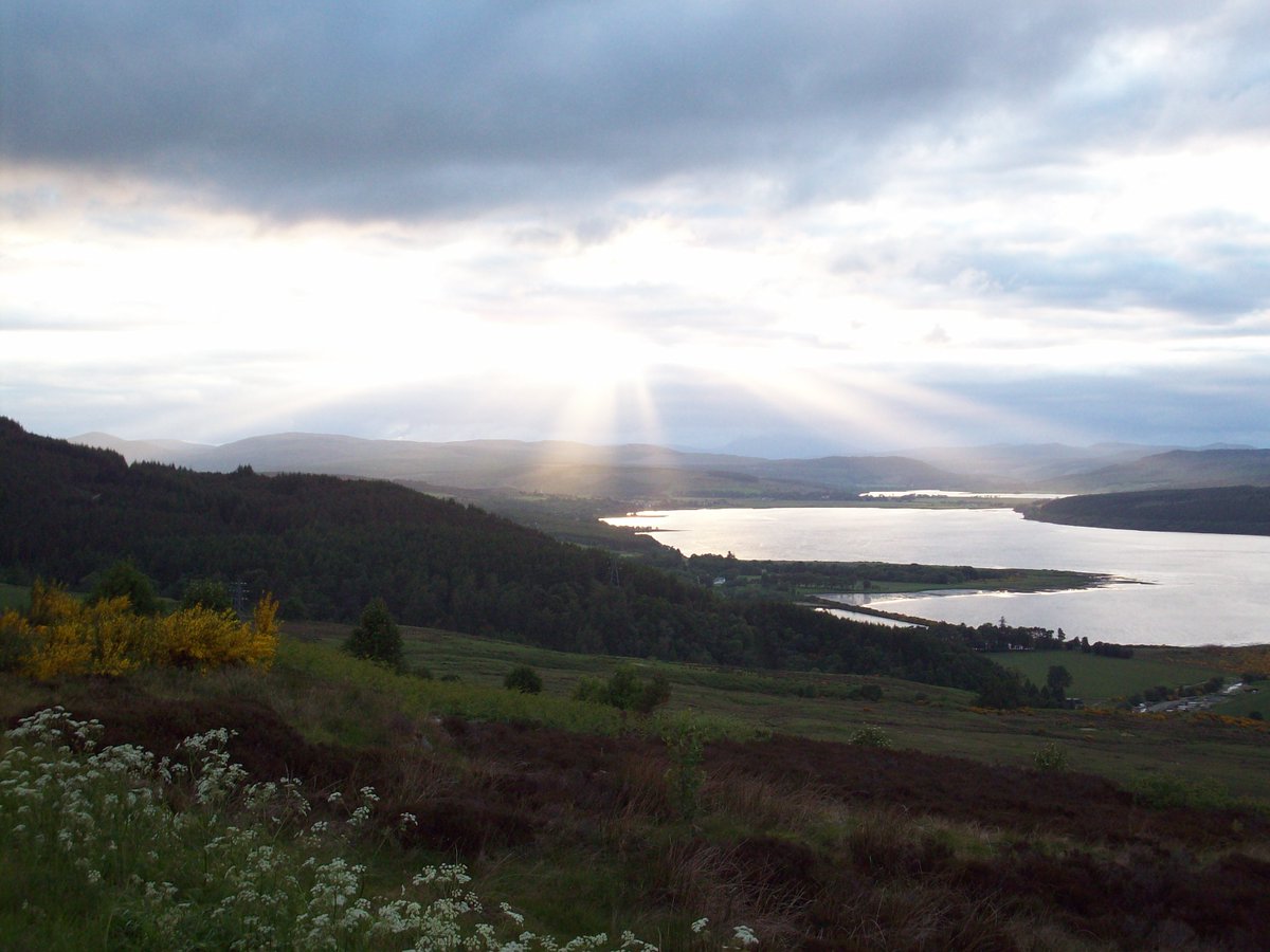 LairgHighland's tweet photo. Day #101
#MondayMoan ... don't have one! Yaay!
#MondayMotivation ... new bookings coming in! Yaay!
Here's an #oldphoto taken from the Struie - a long time ago!
Hope you all enjoy a great week ahead and continue to #StaySafe https://t.co/86KU8NvjSy