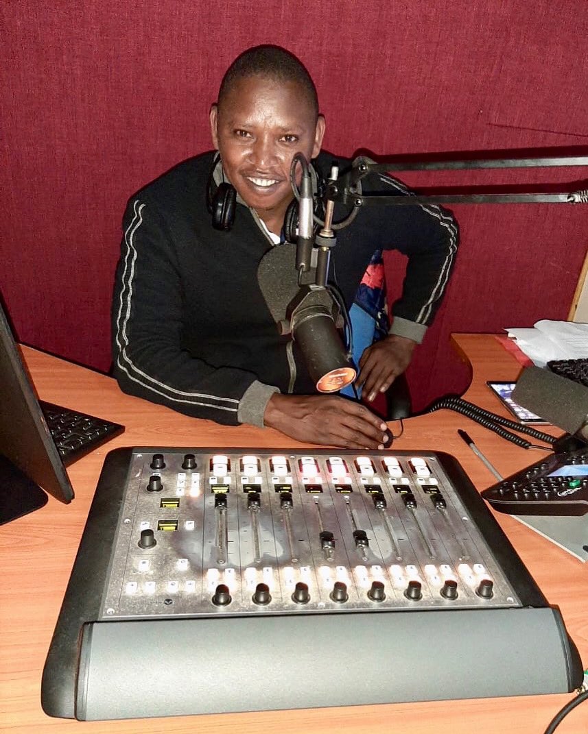MbaituFM's tweet photo. Karibu nthini wa #UkomowaMbaitu ninawikwatyo kana no uendeeye na Kwisuvia na kuthamba moko nundu wa Kwisuvia na uwau wa Corona, 

mbite Dj Wi🔥Ngala syukee ni vaa vai Nguli ivosa musakwa kusongou. https://t.co/Vb4kDPVP7v