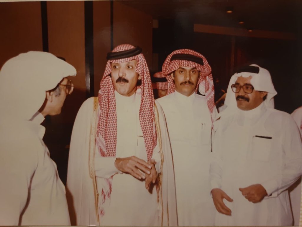 Bni_khalid911's tweet photo. الأستاذ الفاضل / عبدالله بن محمد الفهيد .
أحد أعلام ورجالات بلدة نعجان له خدمات جليلة لأهل بلده خاصة ولأهل محافظة الخرج عامة شغل عدة مناصب فقد كان مدير عام الإستقدام في وزارة الداخلية ثم مدير عام شؤون الوافدين .
كسب محبة الناس واحترامهم بتواضعه وطيبة قلبه .
رحمه الله وغفر له https://t.co/KqtIe52TnG