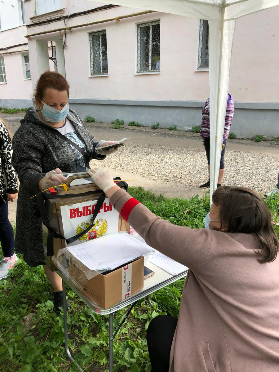 Голосование на придомовой территории. УИК 625

#ОГ37 #наблюдатель #Россияголосует #мывместе #Конституция2020