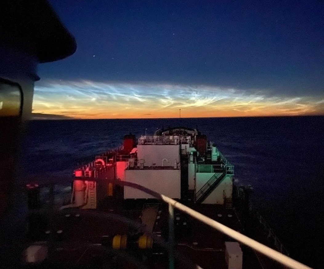 promariners's tweet photo. Twilight the other morning at around 3:30! This unbelieveable moment was captured by @seaspeeed, thanks for sharing with us!!
#twilight #celnav #celestial #navigation #breathtaking #workonthewater #lucky #essentialworkers #merchantmariner #maritimeindustry https://t.co/qwtUl6dkg9