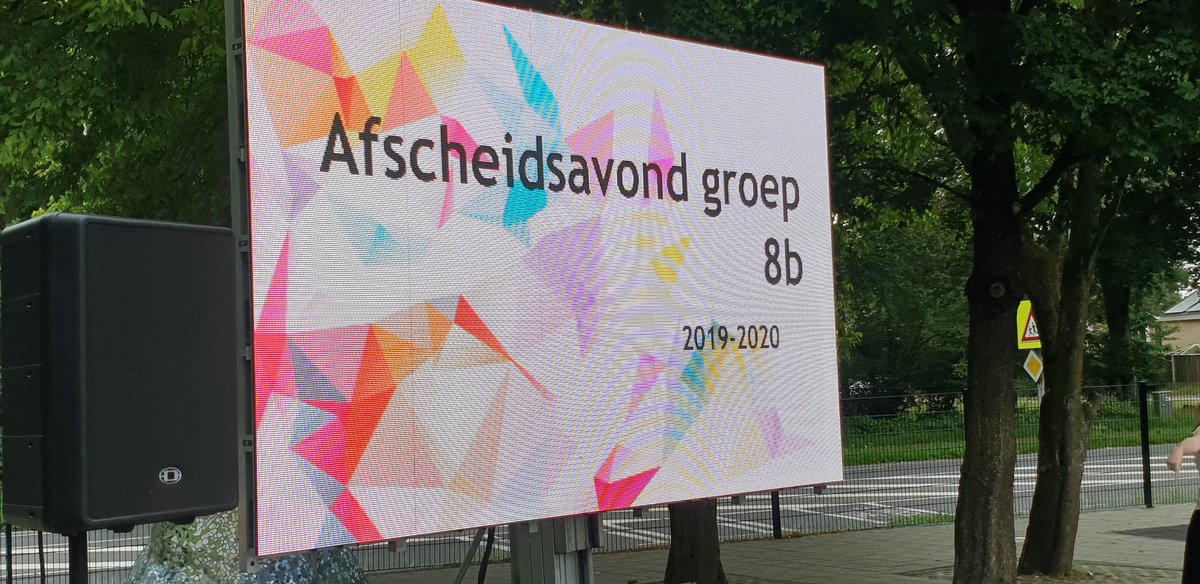 Drakensteyn neem afscheid van de groepen 8a en 8b...veel succes in het VO. Dankbaar dat we dit op het schoolplein konden doen!