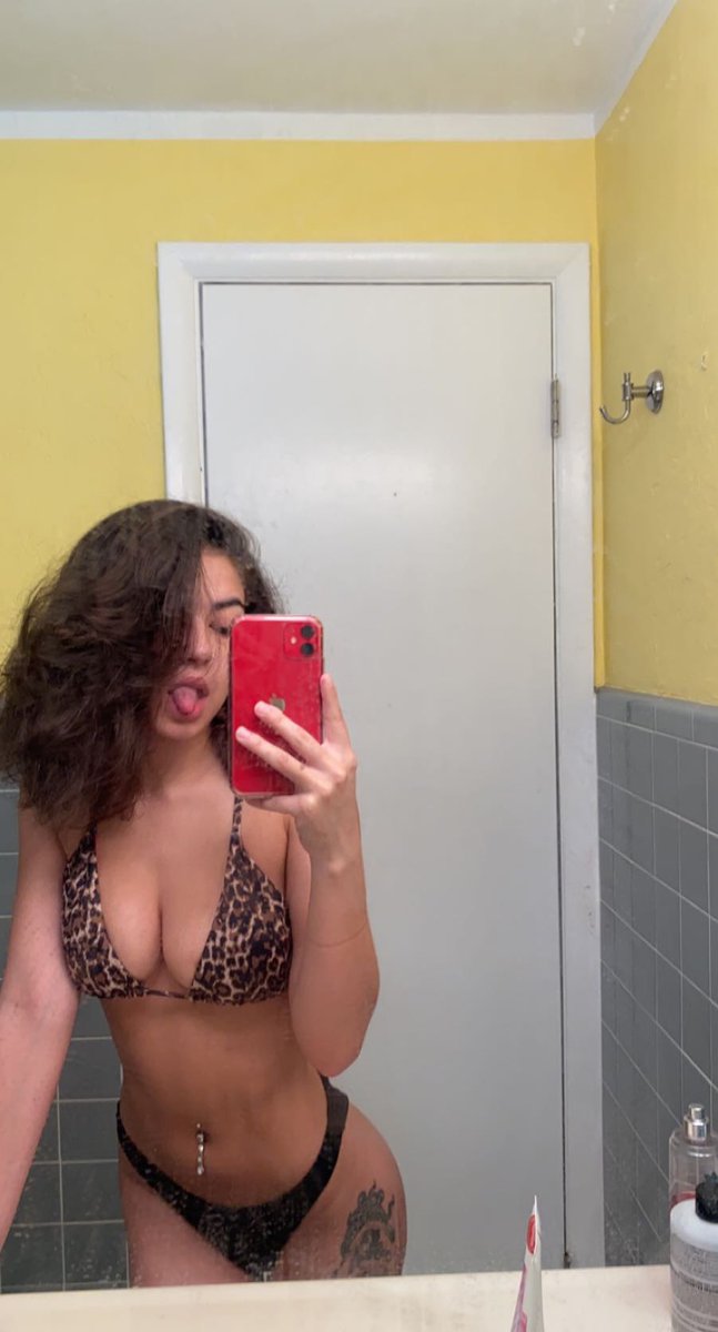 angiieeet's tweet photo. will y’all excuse my dirty mirror. https://t.co/gKyYdNLYO7