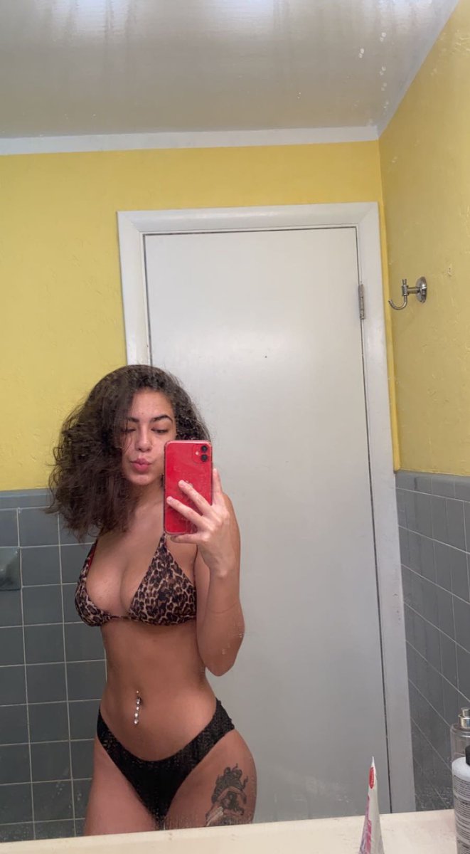 angiieeet's tweet photo. will y’all excuse my dirty mirror. https://t.co/gKyYdNLYO7