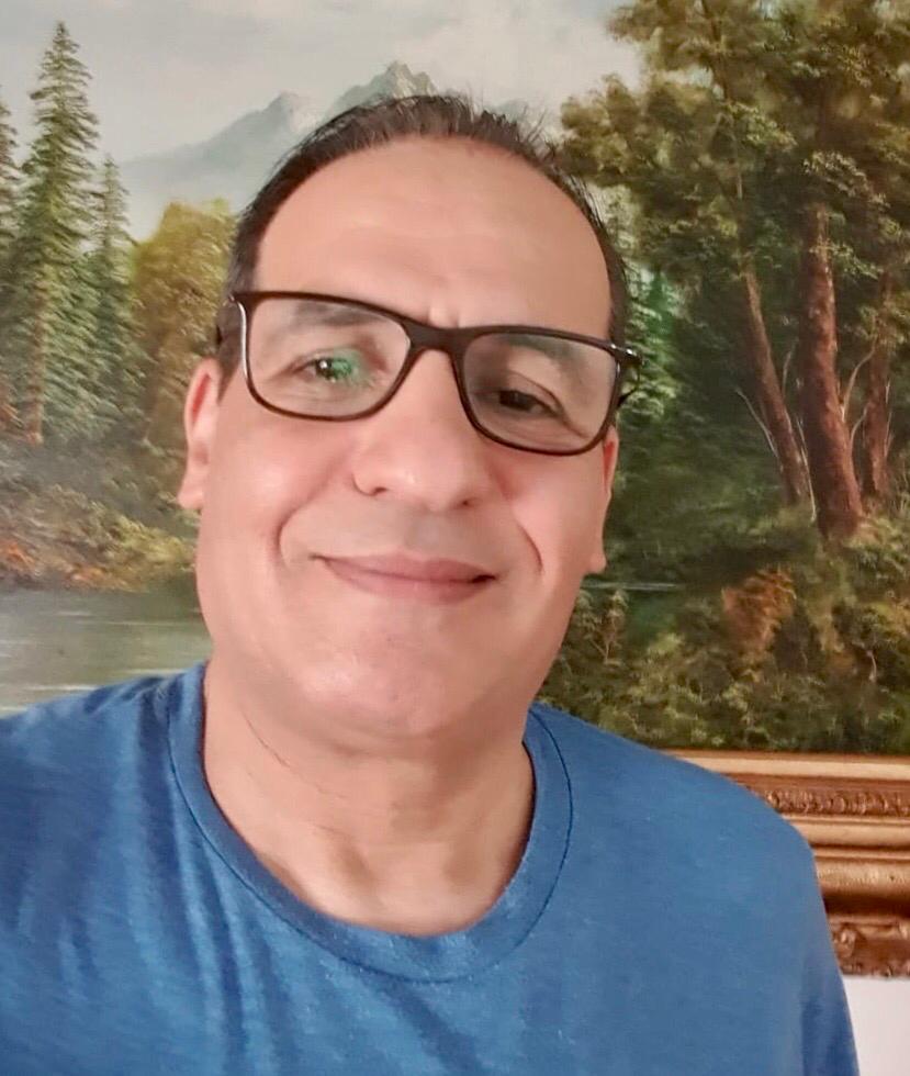 بعد أول عملية حلاقة الشعر عصر اليوم.توليت تهذيب وتشذيب شعري طيلة حوالي أربعة أشهر. لكن اليوم قررت اللجوء إلى الحلاقة المهنية.