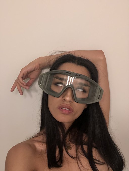 I don&rsquo;t date boys I eat them https://t.co/ke5ej09Kvq<a href="/tag/pabloescobarshideout"class="tags"><span>#pabloescobarshideout</span></a>