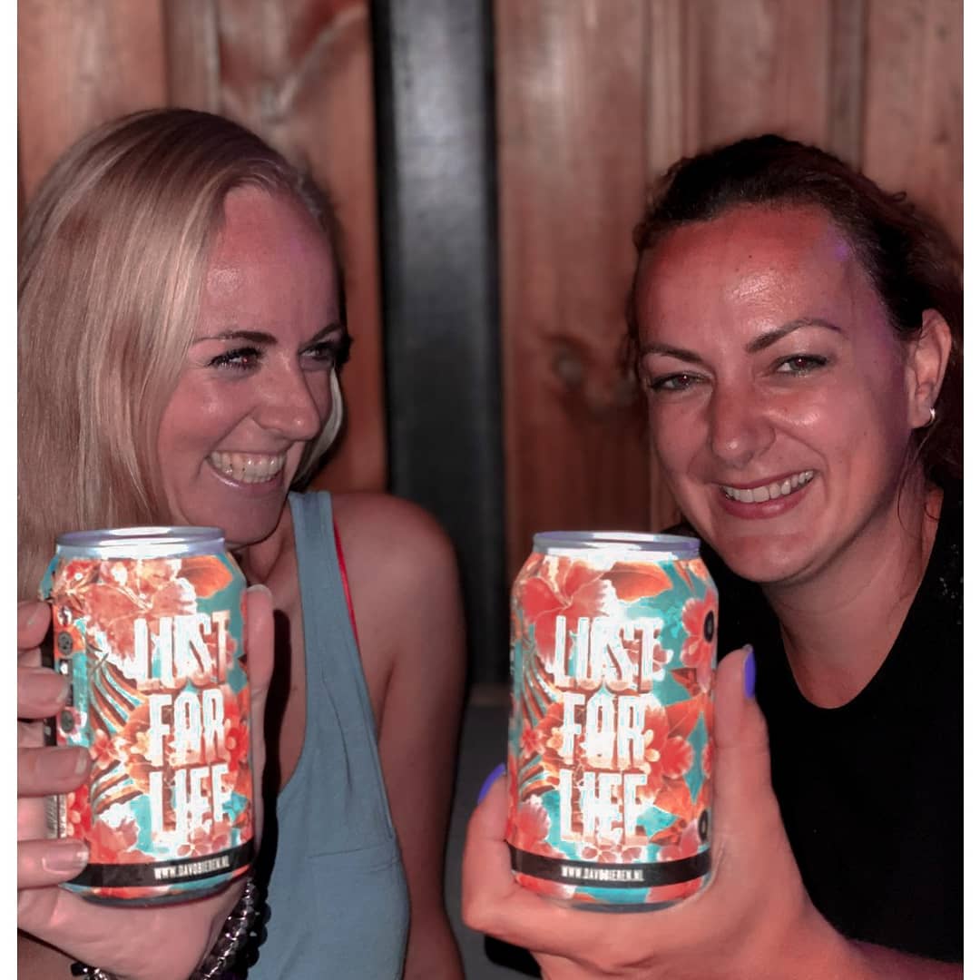 _drinklust's tweet photo. Lust for life.🤩
Real women drink beer.😉

Deze lekkere IPA van Davo Surf Ale is heerlijk fris en fruitig. Zoals ze zelf omschrijven:
Dit is f#cking Hawaii in een blik!🍍

#DrinkLust 
#bierentieten
#dorstig 
#dorst
#bier 
#ipa
#womenbeer 
#vrouwenbier 
#lust 
#girls https://t.co/mn1YkD8MkF
