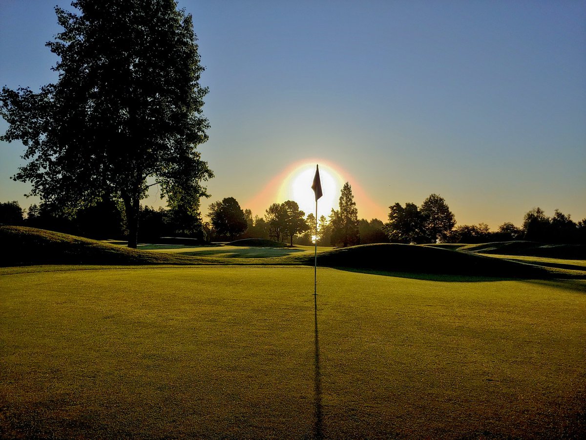 Golf course mornings. 😍⛳
