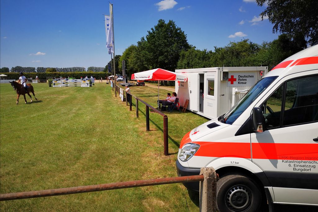 Vier Tage Sanitätsdienst beim Reitturnier "Großer Preis von Isernhagen" gestemmt.

#drk #wedemark #burgwedel #isernhagen

(Foto: O. Zimmermann, DRK)