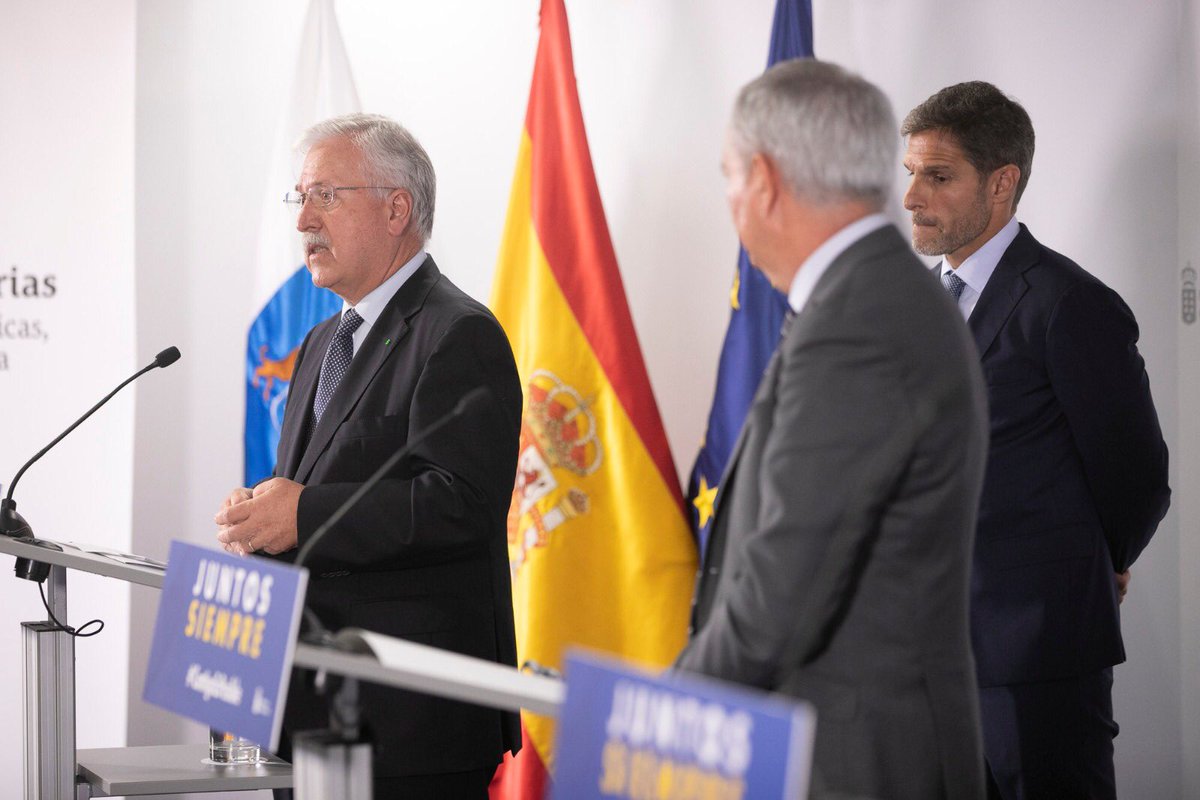 BinterCanarias's tweet photo. El Gobierno de Canarias, @obras_GobCan, nos ha reunido hoy, junto con las demás empresas de transportes de las Islas, para agradecernos que en el peor momento de la pandemia se mantuviera un mínimo de rutas y se garantizara el servicio. La demanda cayó esas fechas más de un 95 %. https://t.co/1BsL0GxfBU