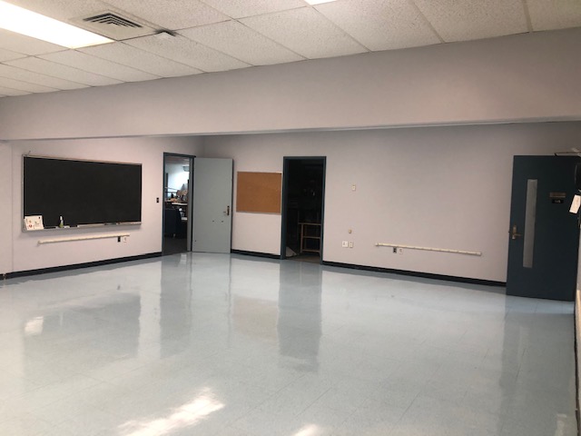 QuashnetAP's tweet photo. Check out the new digs for the QuashnetAP Room 135. What sort of furniture and spaces should we put in there? Quiet Corner?  Carpet? Bean Bags? Make some suggestions to help make this space the best that it can be. https://t.co/9VgZtozPDS