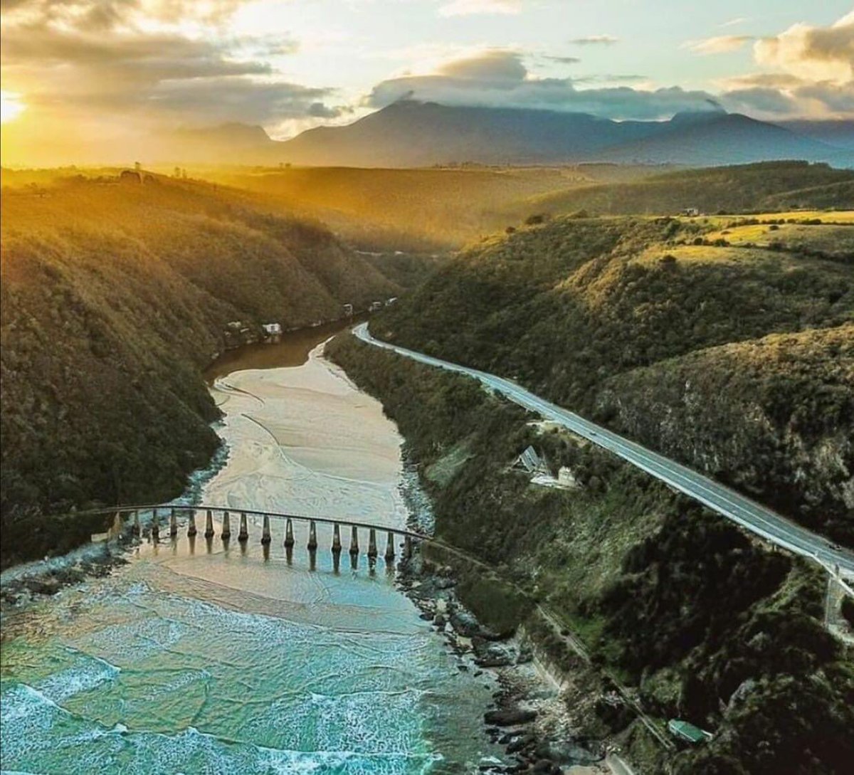 Spectacular landscapes.

From forests to mountains, semi-desert stretches in the karoo to waterfalls, the Garden Route boasts the best landscapes in South Africa.

#filmproductions #locationscout #gardenroute #producer #filmproducer #director #productioncompany <a href="/b6_group/">B6 Group</a>