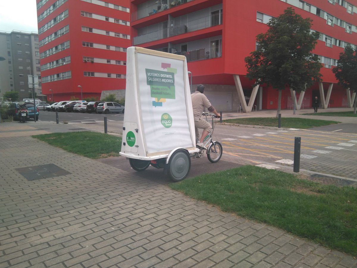 Campaña electoral vasca en tiempos de cambio climático y de emergencia sanitaria...

Tras ver a 4 vehículos electorales:
👎 3 contaminando (combustible, ruido) 🚗🚐🚘 
👌 1 ecológico y haciendo ejercicio 🚲 💚
