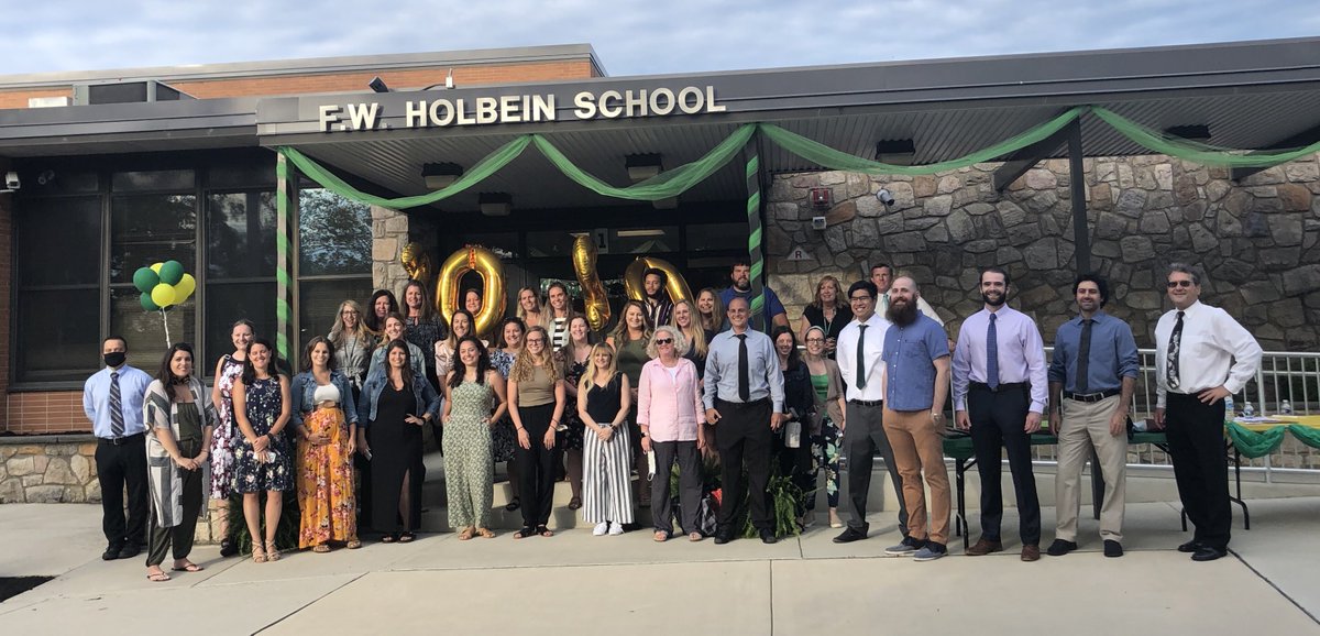 MHTSD_Holbein's tweet photo. Congrats to the Class of 2020! Thank you to our staff who helped to make our Drive-Thru Graduation unforgettable! https://t.co/cpV90QltgG