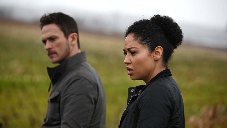 Snoodit's tweet photo. This just in: NBC has handed out its first pilot-to-series order as alien drama #Debris, starring Jonathan Tucker, is moving forward: https://t.co/s9jFkIFpVW https://t.co/9dgpkUWnbn
