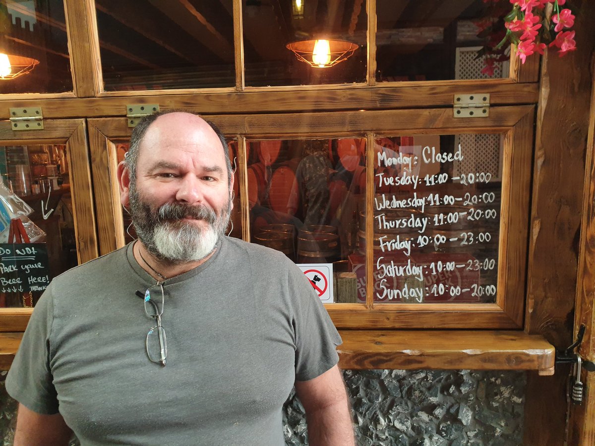 Big thanks to local legend Luis, who runs the fabulous <a href="/MinasshopGrill/">MinasShop & Grill</a> with his wife Mina! Not only is Luis an incredible cook, he is on call 24/7 to lend a helping hand and cleans up the Totterdown Market entrance on a daily basis! The embodiment of community spirit &amp; pride! ⭐