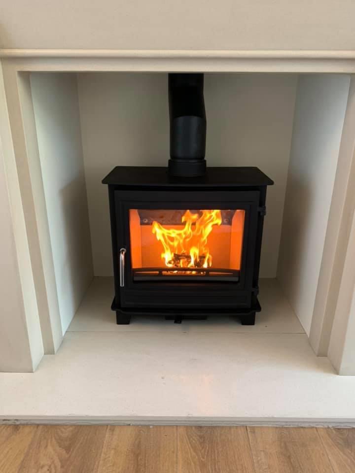🔥🔥Beverley was the destination for the Simply Stoves today, all completed in a day! 
A brand new 5kw Panoramic traditional style stove which is Ecodesign 2022 ready, this is very stylish, easy to control and has a fantastic viewing glass🔥🔥