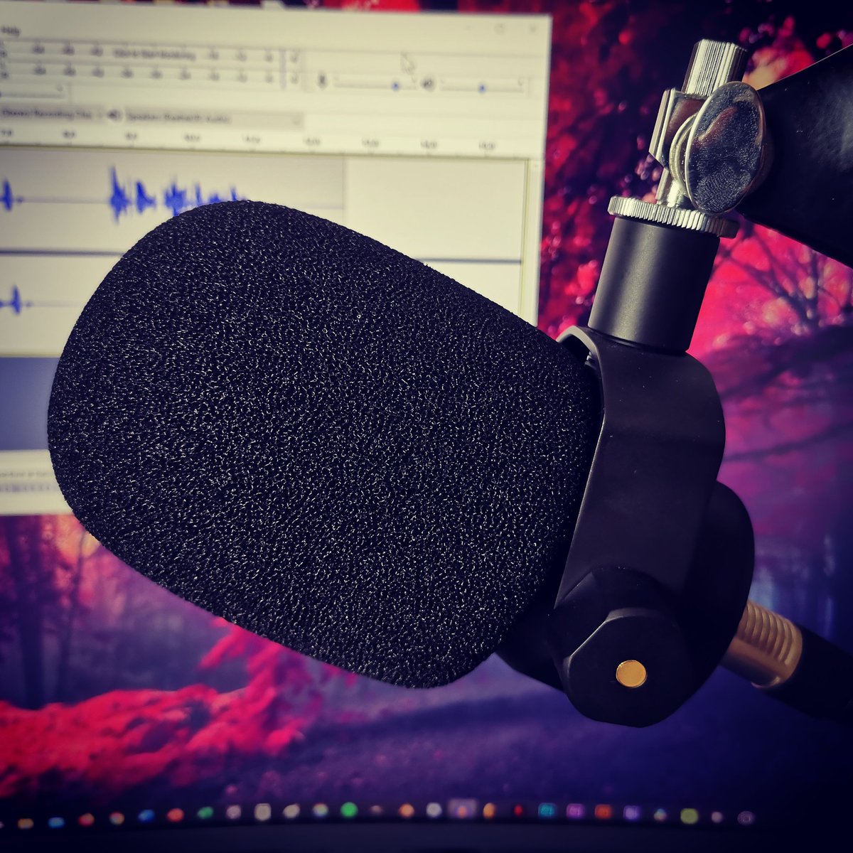 The microphone condom has finally arrived. Looking forward to making more commentaries and improving my skills

#qualityaudio #rodemicrophones #youtubecommentary #youtubepodcast #youtubepodcasts #youtubegamingchannel #streaminggames
