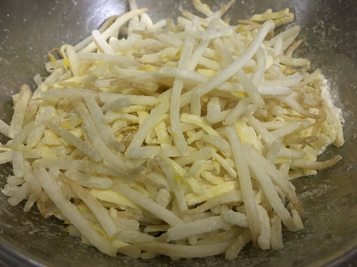 料理のおにいさん リュウジさんが教えるもやしとチーズをこんがり 柴犬色 に焼いた早い 旨い 安いレシピが話題に Togetter