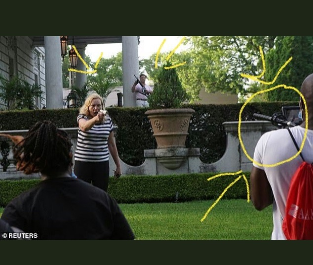 <a href="/hodgetwins/">Hodgetwins</a> Don't let the media say the couple had no reason to pull guns.