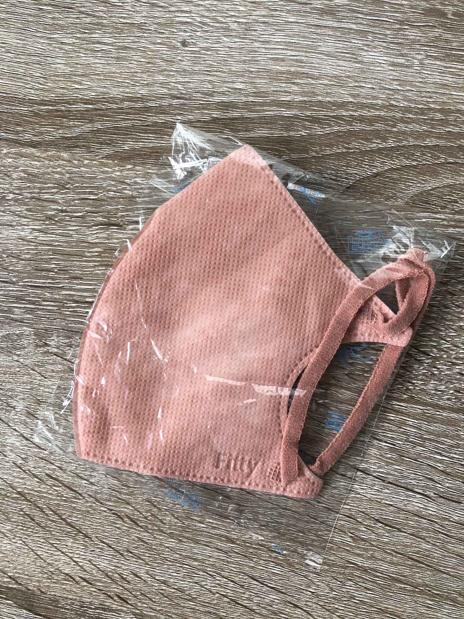تويتر 麒麟 على تويتر フィッティスタイルフィット立体マスク 今やレア物になってしまった どこにも見かけないから永遠に販売されないような気がして使えない コーラルピンクはあと1枚 フィッティ スタイルフィット 立体マスク タマガワエーザイ フィッティ