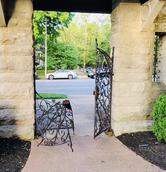 Juanita Broaddrick (@atensnut) on Twitter photo 2020-06-29 23:23:00 You idiots at CBS failed to report this gate the thugs destroyed coming onto private property. twitter.com/cbsnews/status… You idiots at CBS failed to report this gate the thugs destroyed coming onto private property. twitter.com/cbsnews/status…