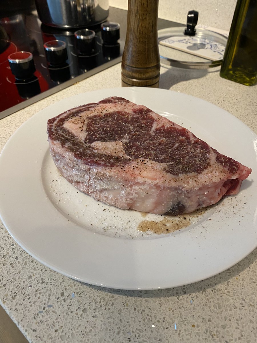 BradMichelson's tweet photo. Ladies, if he can’t cook you a perfectly medium rare ribeye, dump him. https://t.co/1i9xXjFJzg