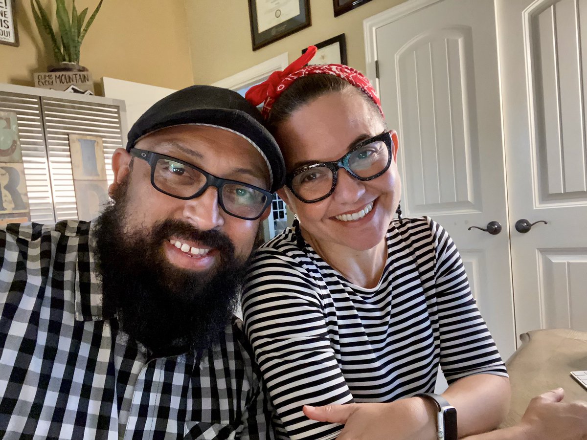 FelyTeachnology's tweet photo. @Flipgrid #CoPilotsForLife watching from home in South Texas... We are so excited to see EVERYTHING!!! We can’t wait to see all surprises! 💚💚💚💚💚 #FlipgridForAll💚💚💚💚💚#FlipgridLIVE https://t.co/bNW2nze4my