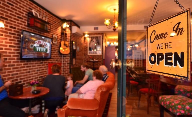 tayloryourstar's tweet photo. Social Perk : MEILLEUR CAFÉ de tout Rouen, vraiment incroyable : boissons incroyables, donuts à tomber le souffle, café à thème vraiment quel plaisir https://t.co/qCieXmux7f