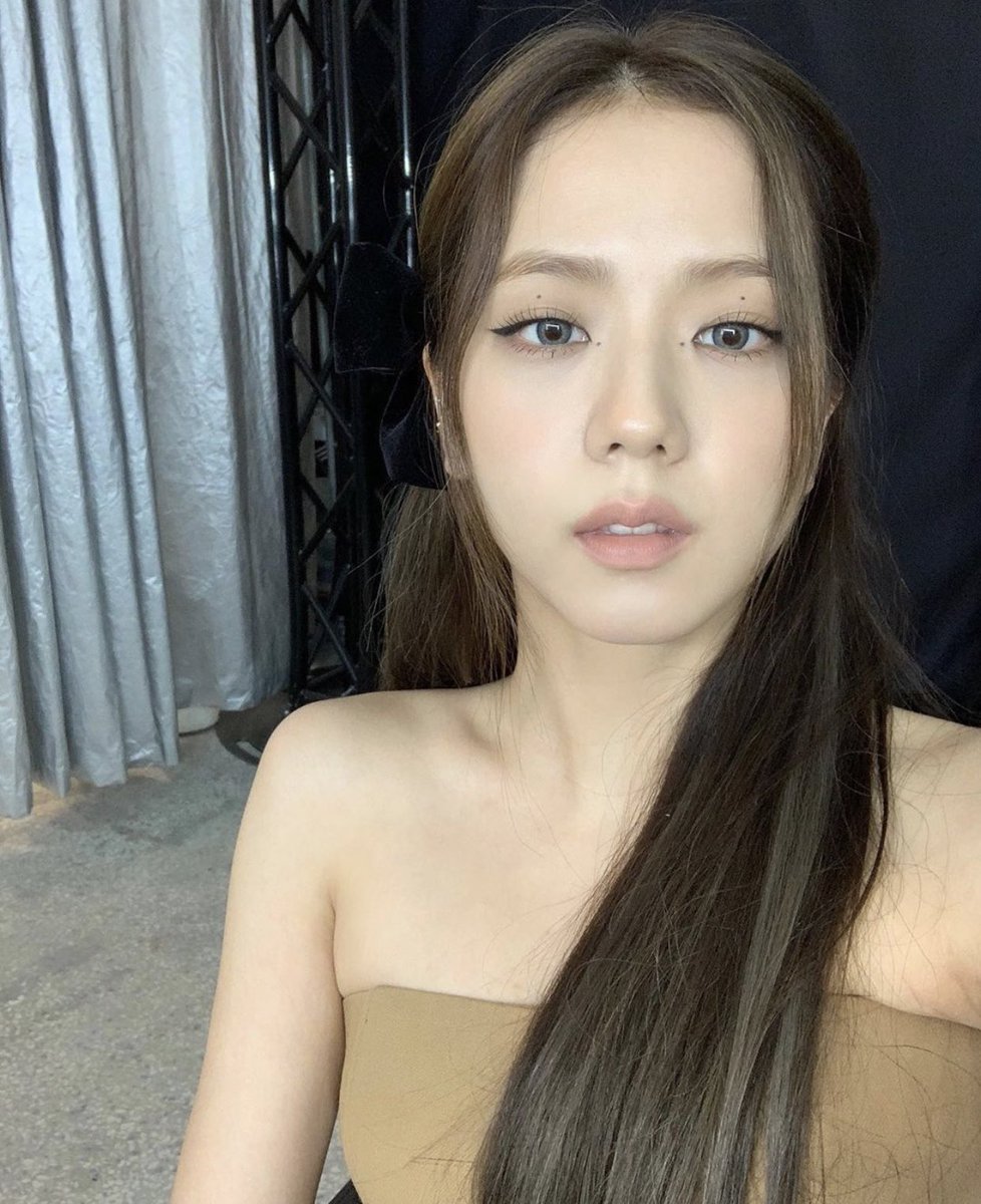 jisoo’s beauty🤤